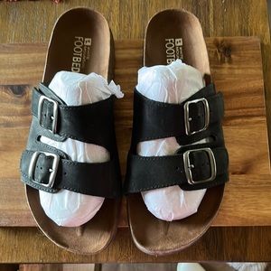 White Mountain black slides size 10M